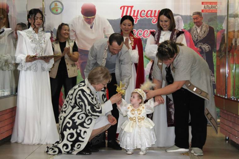 Қостанайда бес сәбидің тұсауы кесілді